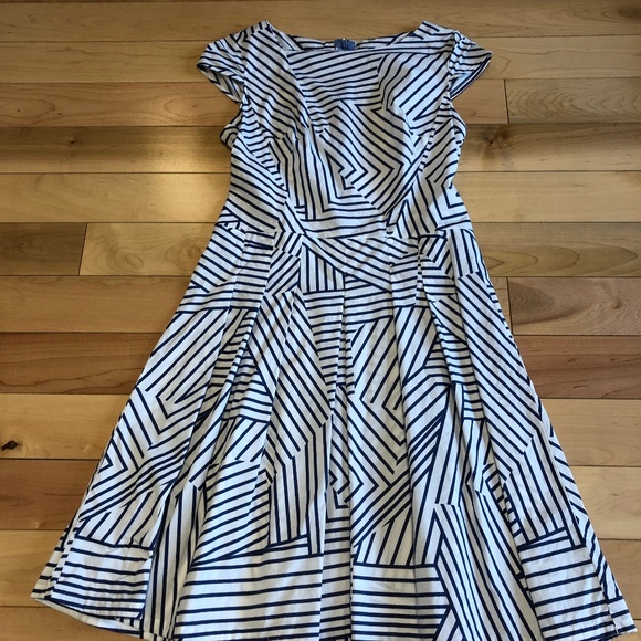 Adorable dress! - Picture 1 of 2